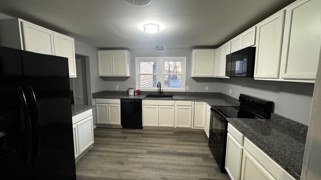 Building Photo - 126 Connector Rd