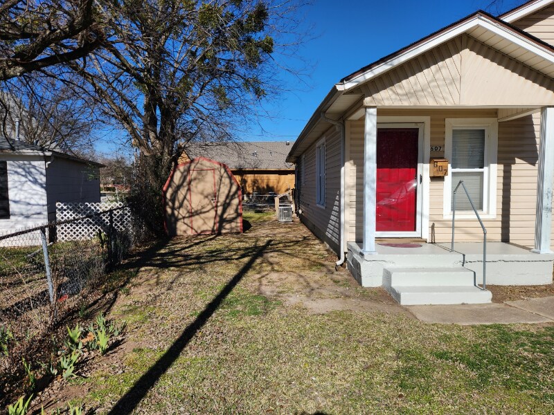 Building Photo - 607 3rd Ave NW