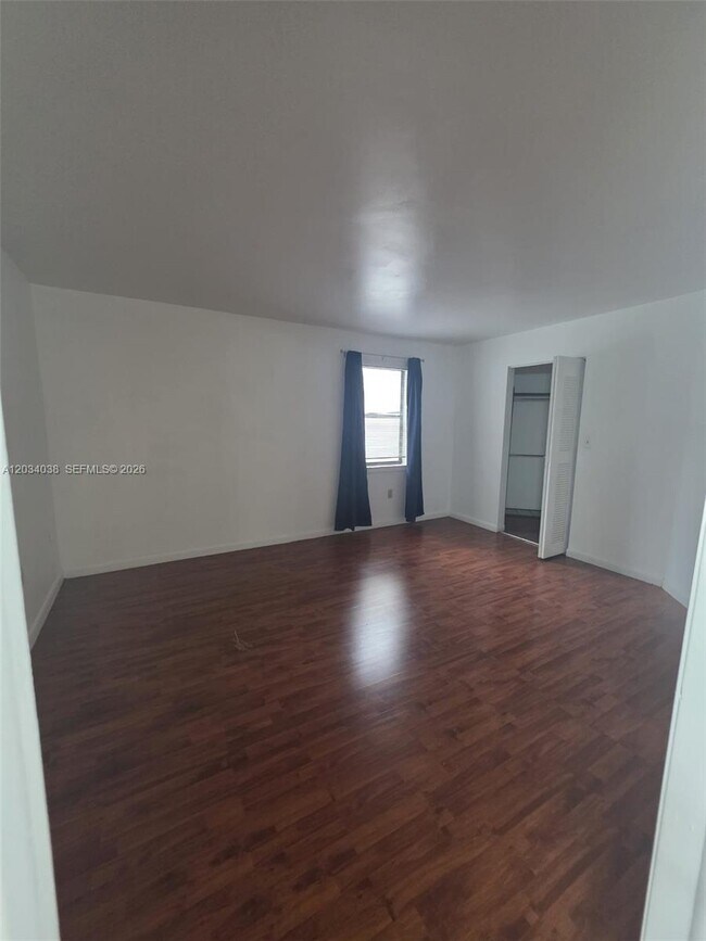 Building Photo - 9429 Fontainebleau Blvd