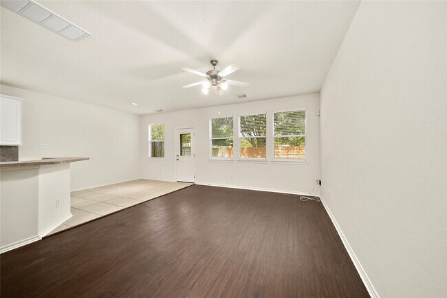 Building Photo - 25238 Finchgrove Ln