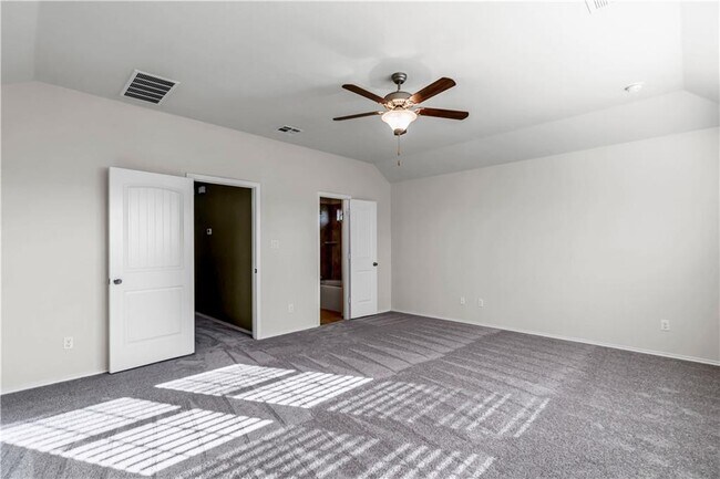 Building Photo - 145 Housefinch Loop