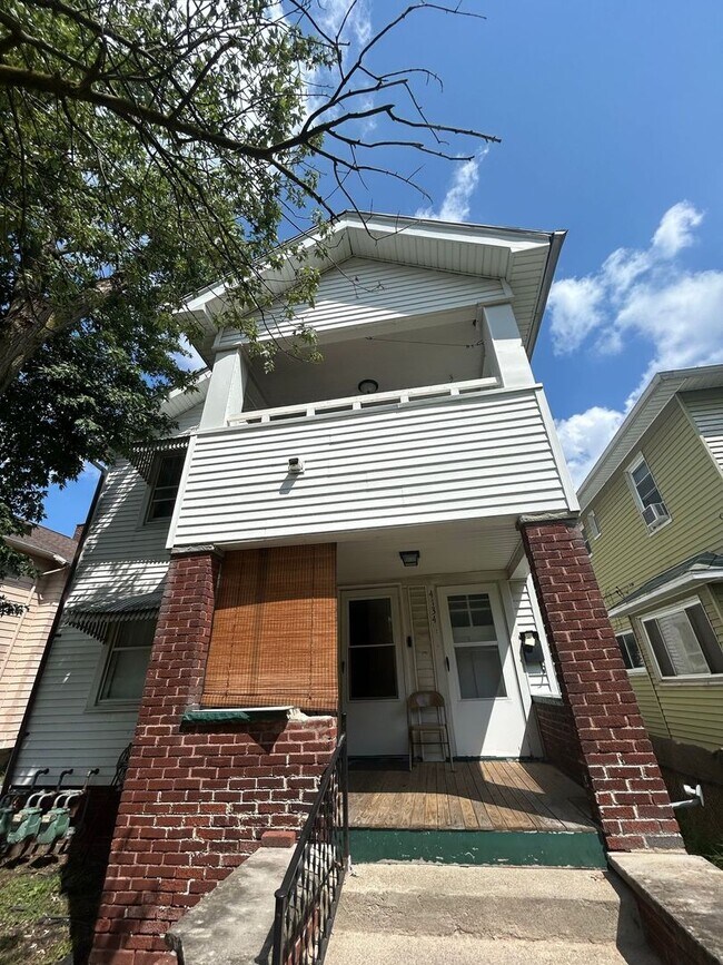 Primary Photo - 4134 Lyman Ave