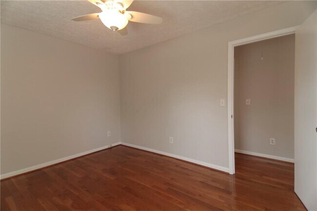 Building Photo - 516 Faith St