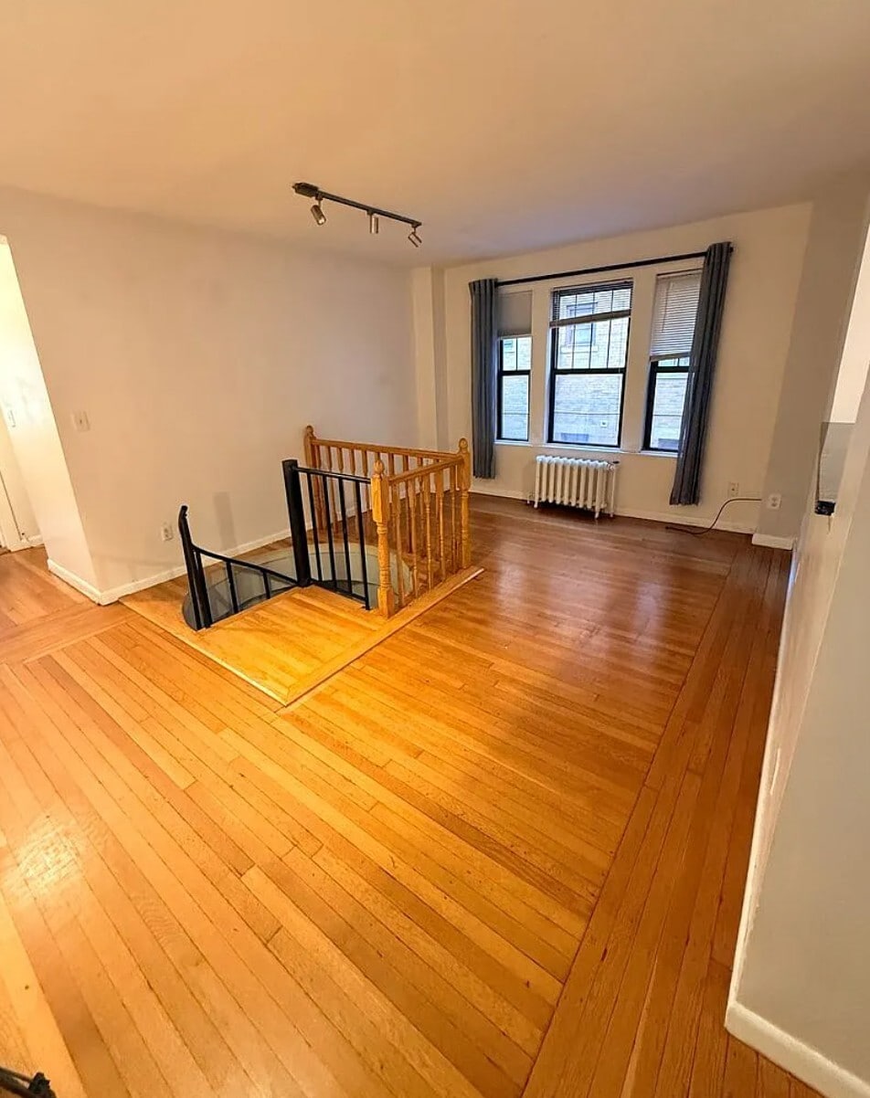 Building Photo - 452 Park Dr