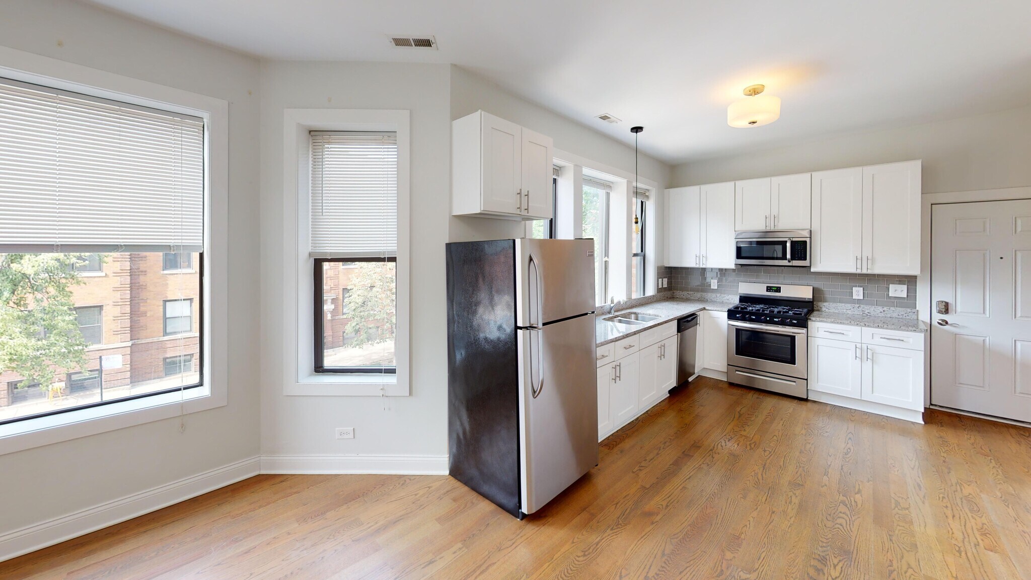 Building Photo - 1355 W Bryn Mawr Ave