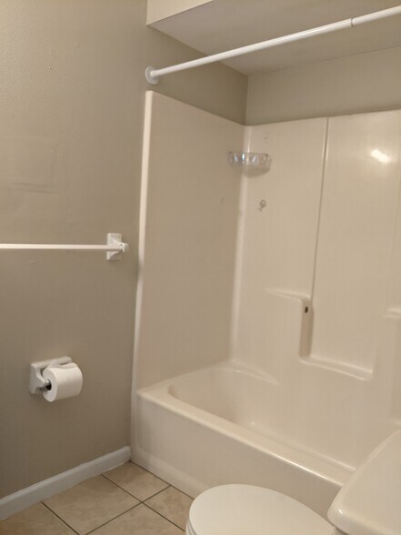 Building Photo - 2231 Ascot Ct