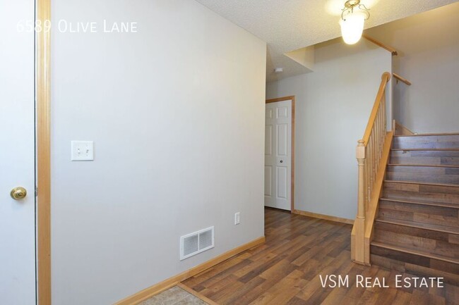 Building Photo - Act Fast! 3-Bedroom, 2-Bathroom Townhome i...