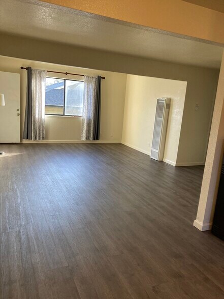 Building Photo - 106 E 6th St