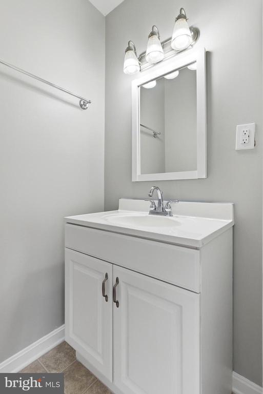 Building Photo - 413 Briarmont Dr