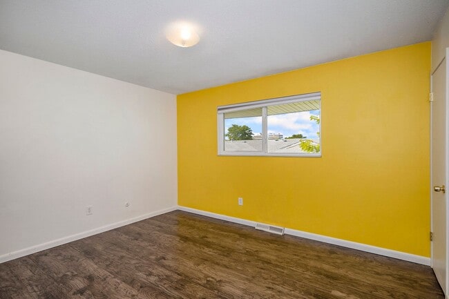 Building Photo - Spacious 2 bedroom home in the heart of Ha...