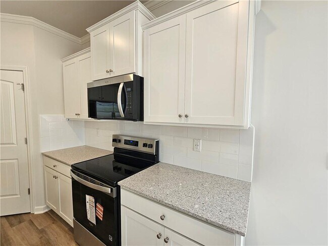 Building Photo - 27 Berryville Dr
