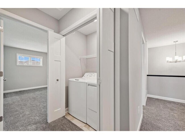 Building Photo - 10902 Holly Pl N