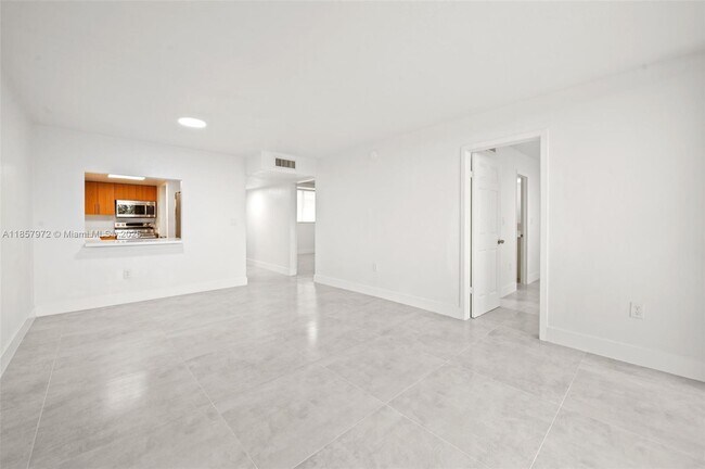 Building Photo - 10090 NW 80th Ct