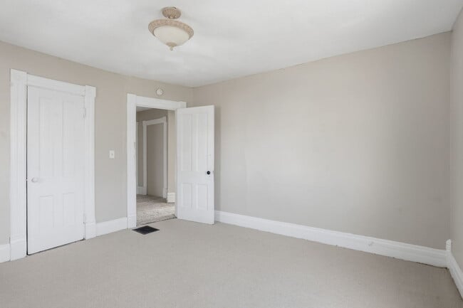 Building Photo - 1405 7th Ave