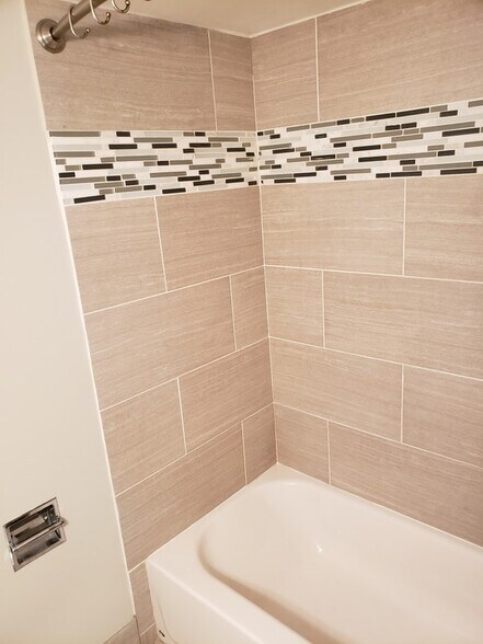 Building Photo - 635 E 500 S