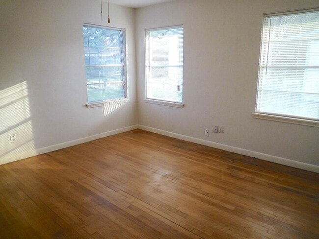 Building Photo - 4810 Redstart St