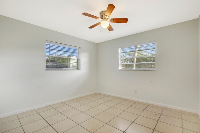 Building Photo - 1919 Doffer Ln