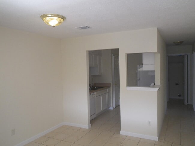 Building Photo - 1610 Green Briar Pkwy
