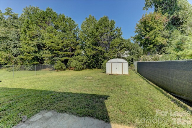 Building Photo - 524 Stillgreen Ln