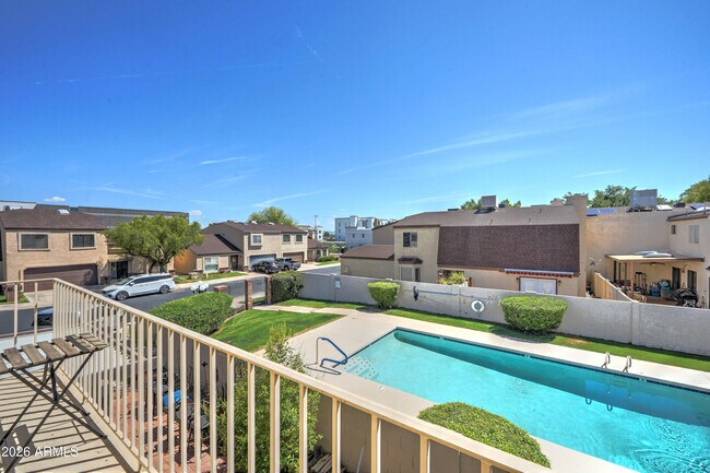 Building Photo - 2511 E Shaw Butte Dr