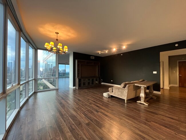 Building Photo - 1201 S Prairie Ave