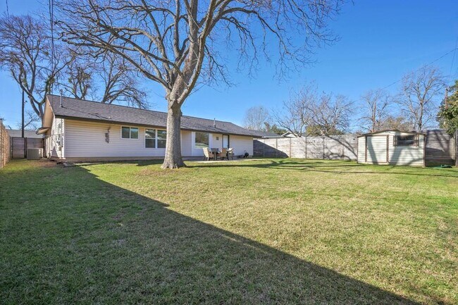 Building Photo - 1912 Cannonwood Ln