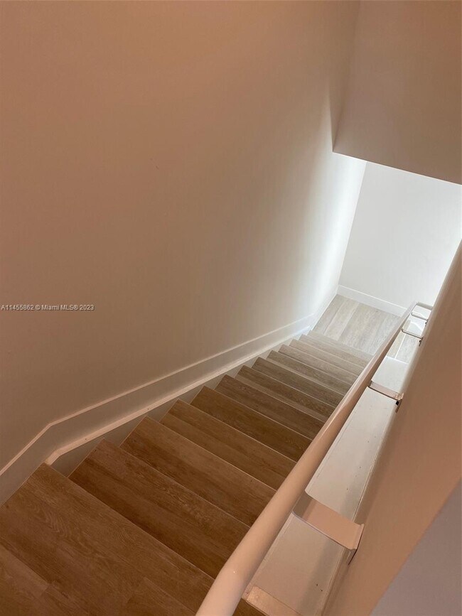 Building Photo - 2561 NE 193rd St