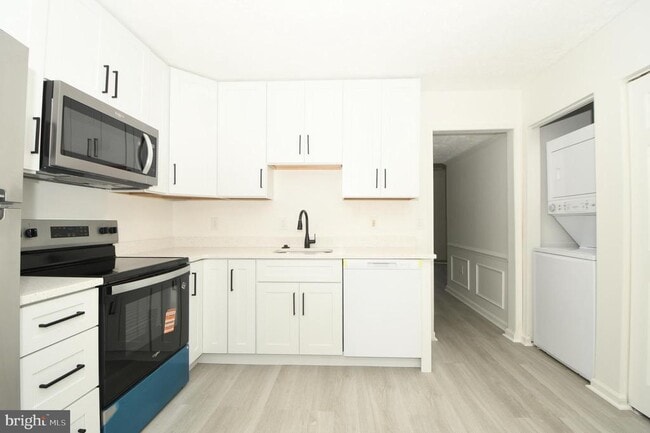 Building Photo - 8635 Union Pl