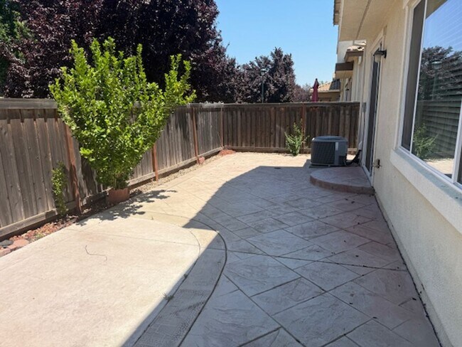 Building Photo - Wonderful North Village home with no rear ...
