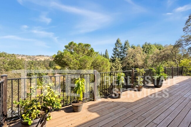 Building Photo - Stunning Views 4 Bedroom El Dorado Hills Gem