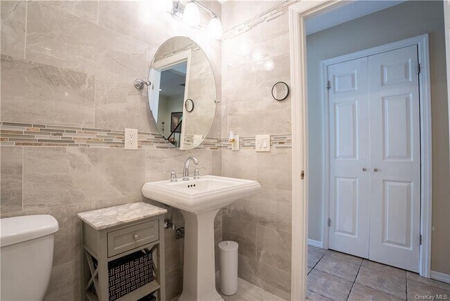 Building Photo - 204 Old Country Rd