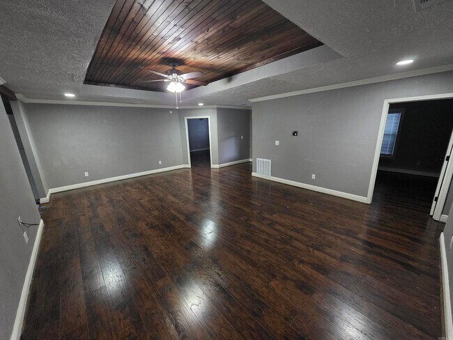 Building Photo - 285 Pine Valley Rd