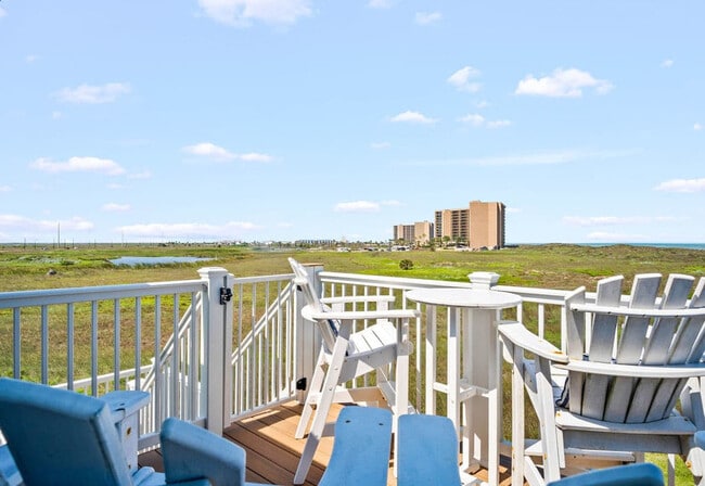 Building Photo - 165 Beach View