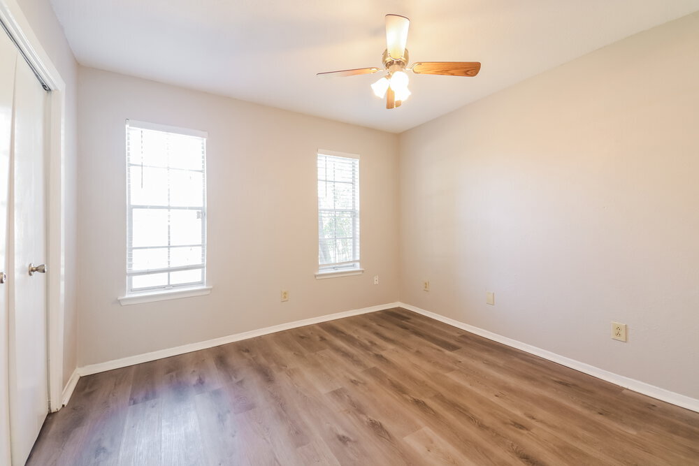 Building Photo - 742 Yale Dr