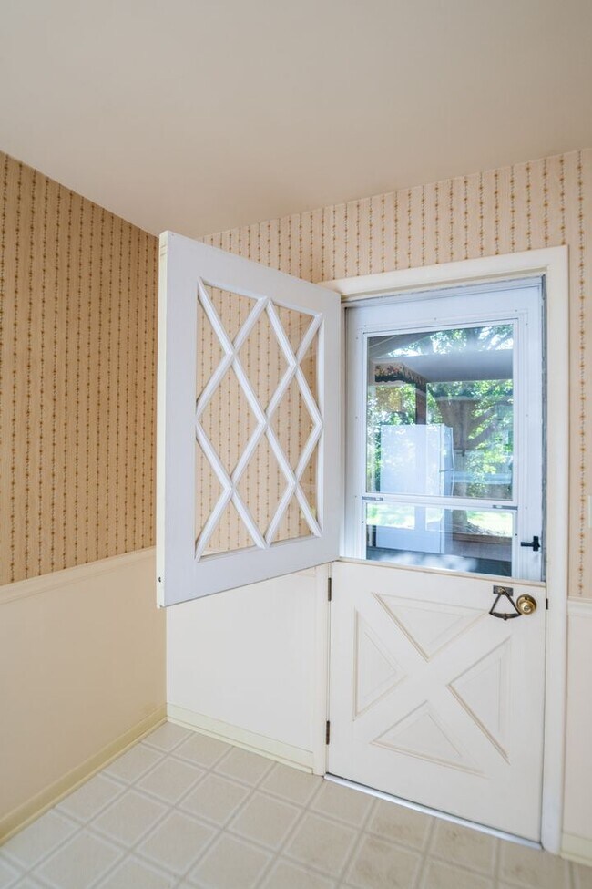Building Photo - 3 bed 2 bath home in Valparaiso