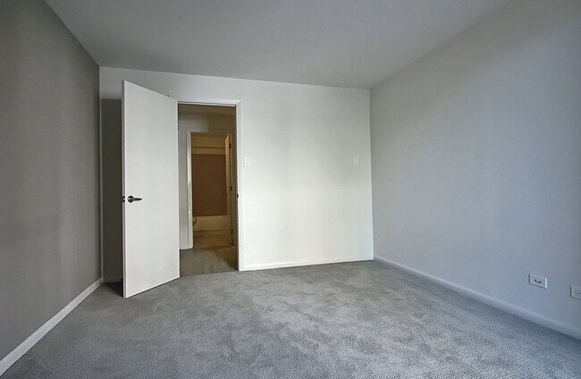 Building Photo - 896 S Ashland Ave