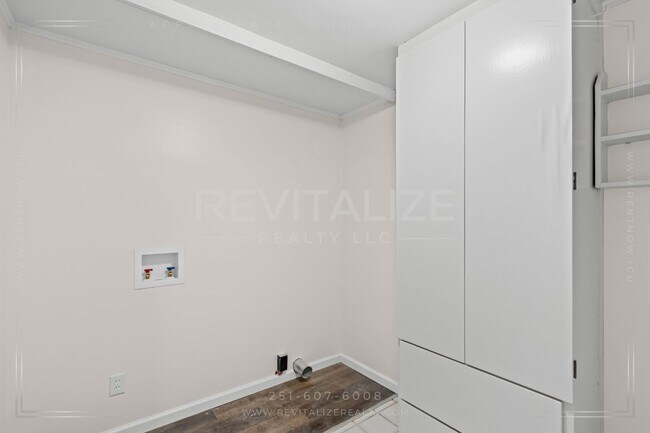 Building Photo - Charming 3 Bed 2 Bath Bungalow in Mobile