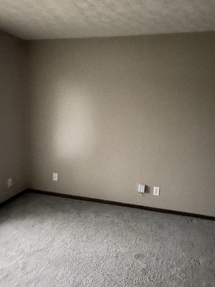 Building Photo - 1103 W Maple St