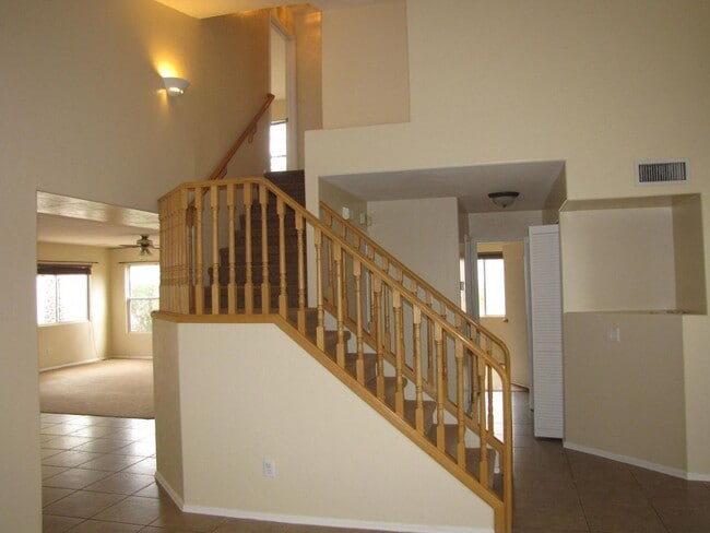 Building Photo - $500 OFF FIRST MONTHS FULL RENT!