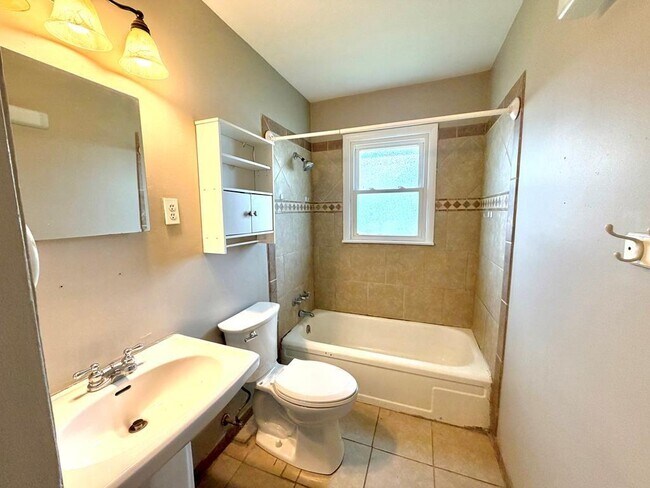 Building Photo - 3507 Velma Dr