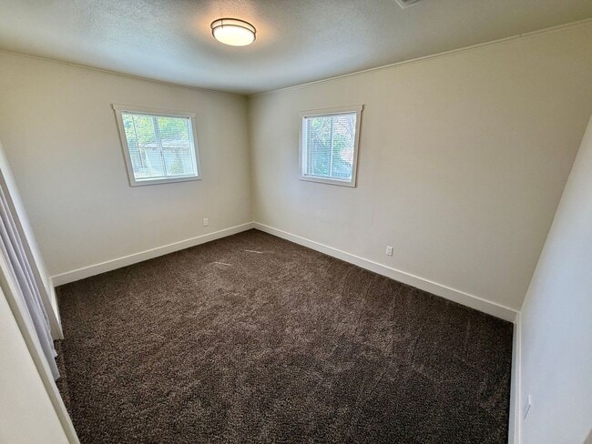 Building Photo - FULLY REMODELED 3 bedroom 1 bath Rental