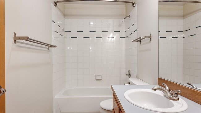 Building Photo - Spacious 4-Bed Home in East Meridian