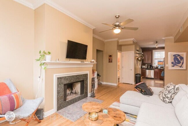 Building Photo - 2 bedroom in Chicago IL 60657
