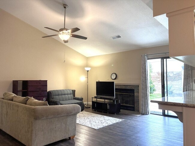 Building Photo - 1430 Fir Ave