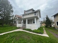 Building Photo - AVAILABLE JUNE - 3 BED 1 BATH NEAR CAMPUS