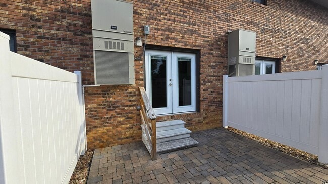 Building Photo - 2 bedroom/1.5 bath Townhouse  Kingsport, TN