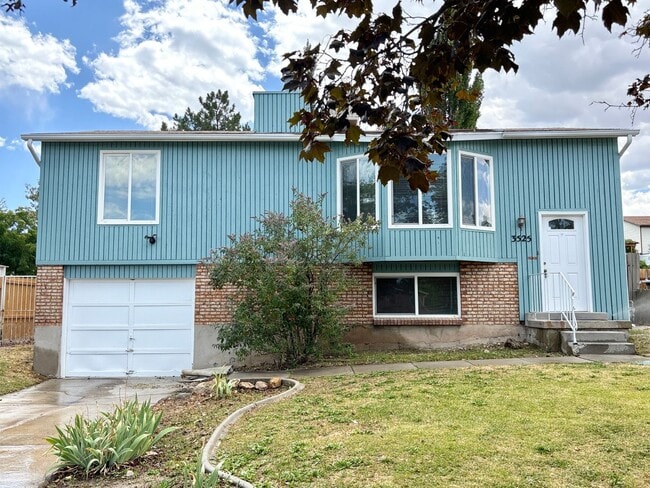Primary Photo - Awesome Split Entry with New Paint & Floor...