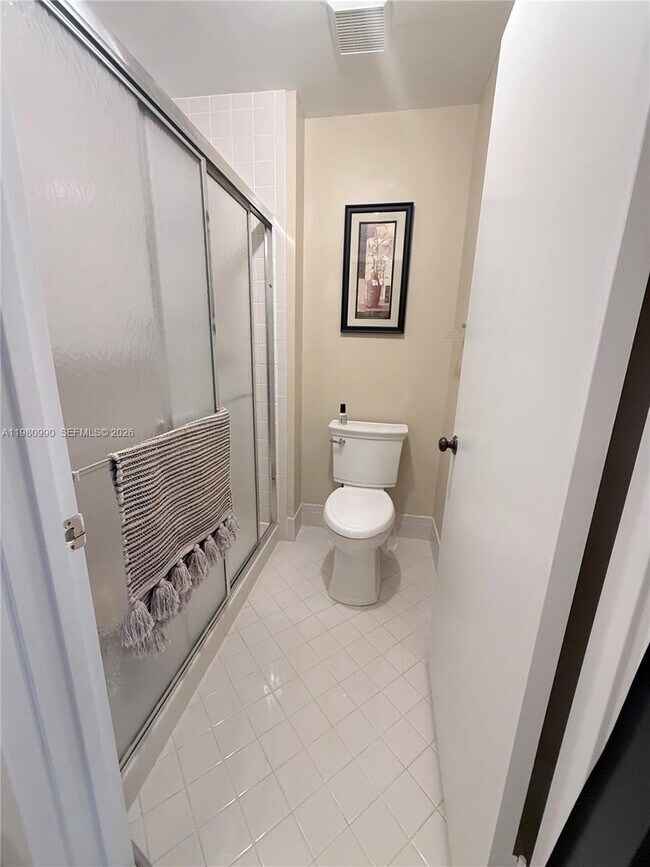 Building Photo - 3310 Perimeter Dr