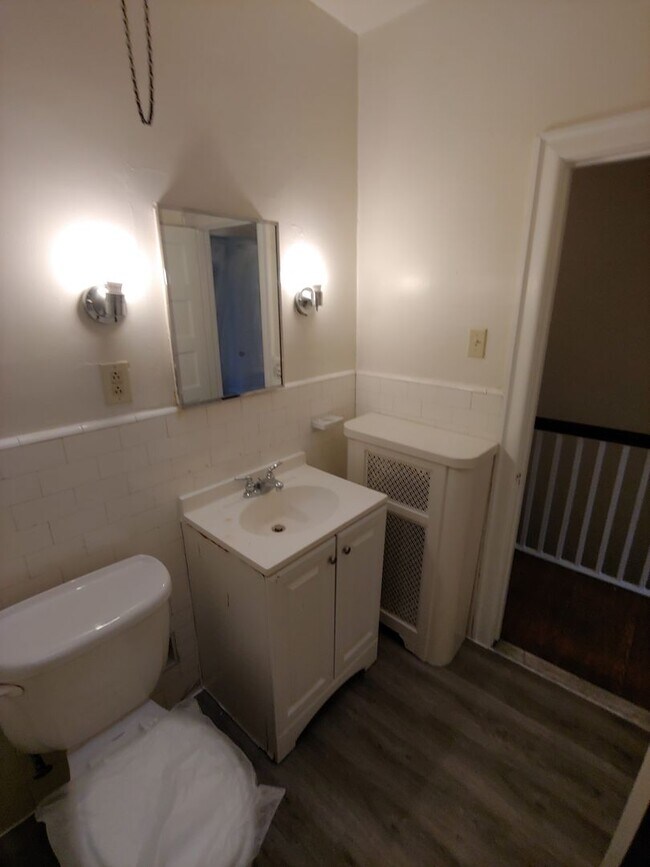 Building Photo - 5903 N Mascher St