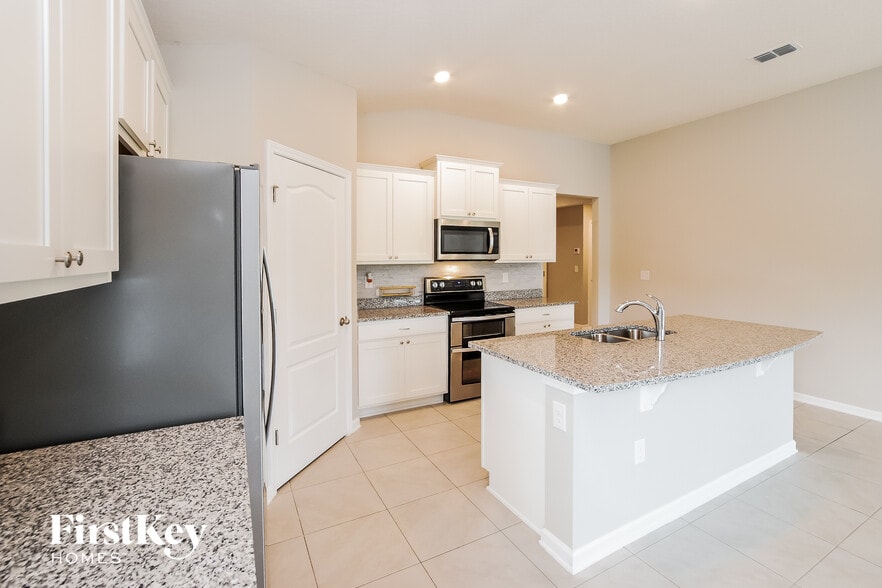 Building Photo - 51 Rivertown Rd